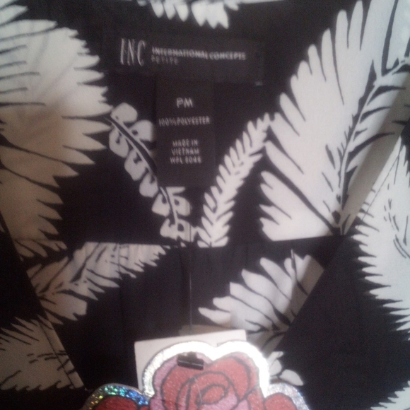 I.N.C NWT Black & White Blouse 3/4 Flounce Ruffle Sleeves Hi Low Size Pe… - Picture 3 of 10